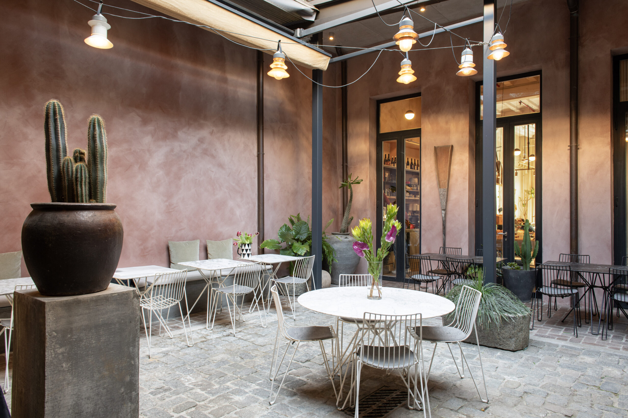 Hotel Brummell outdoor restaurant terrace