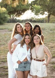 Les Amis women group photo Barcelona park — curated friendship event