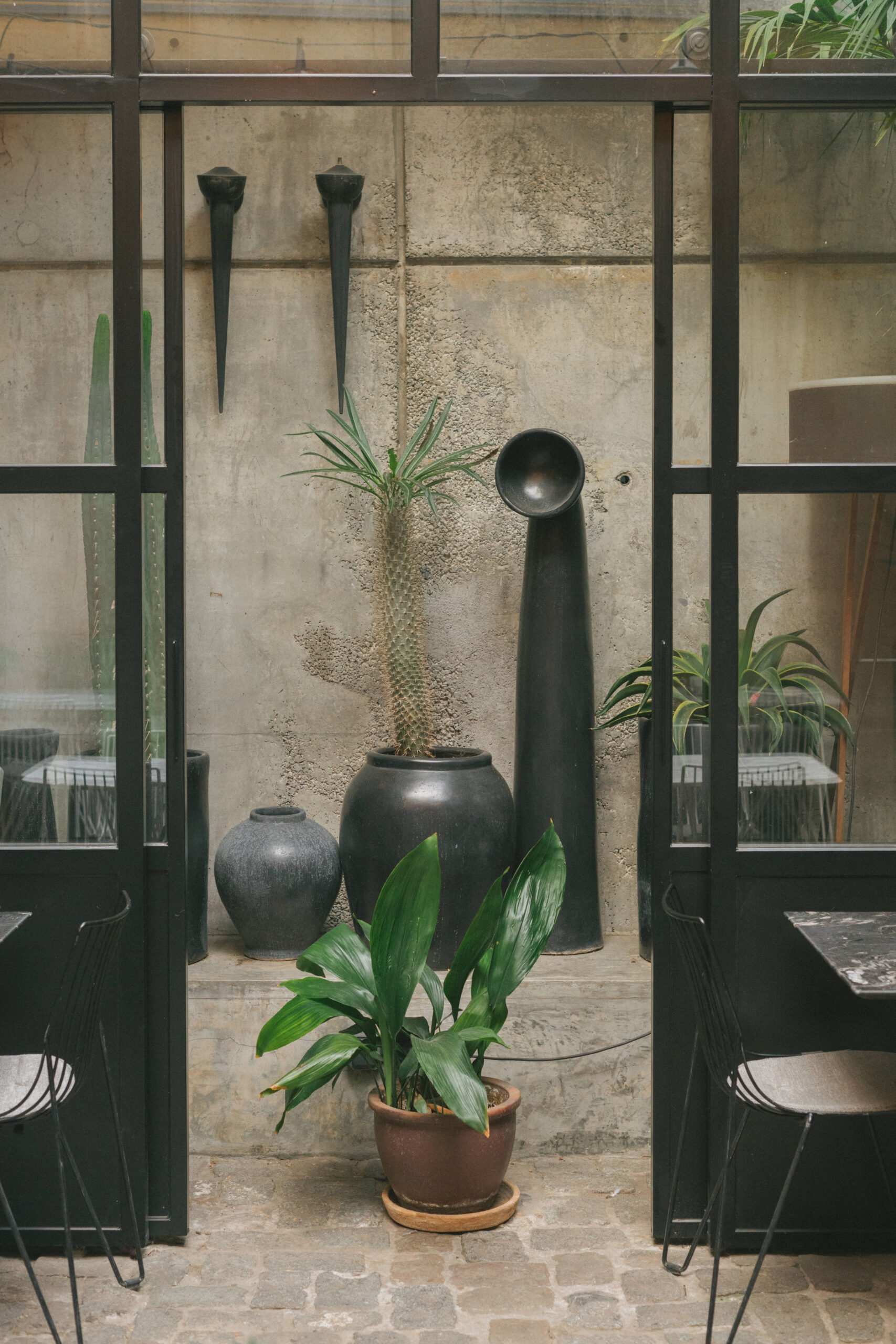 Hotel Brummell dark courtyard