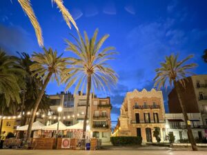 Badalona palms at sunset — Barcelona coastal suburb