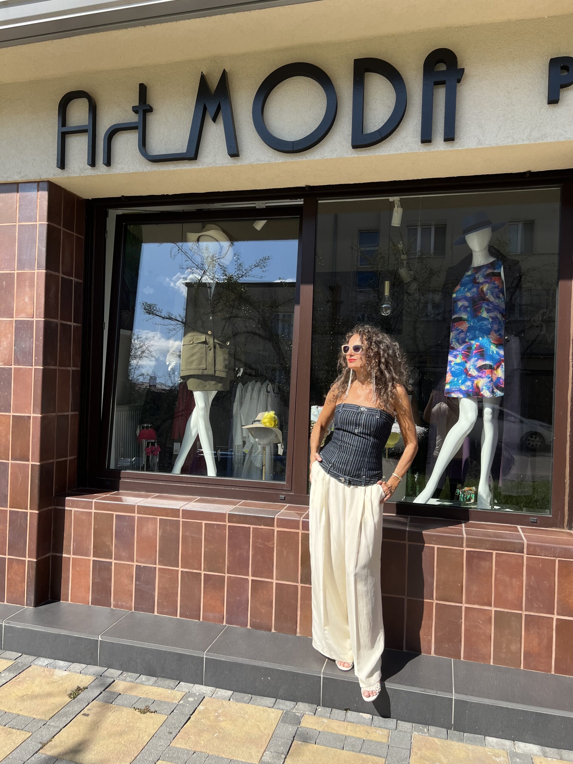 Art Moda boutique storefront in Stalowa Wola